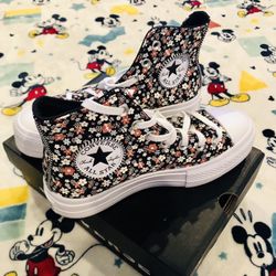 Chuck Taylor All Star Lift Platform Petite Petals Women’s Size 6.5