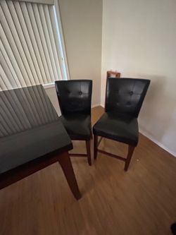 Dining table & chairs