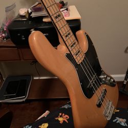 JAZZ BASS SQUIER BY FENDER