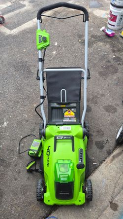 GreenWorks 16 " Lithium Battery 40V.  Lawn Mower
