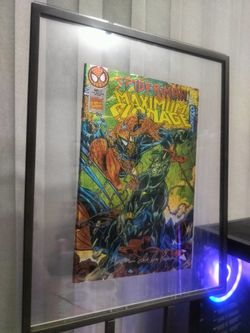 Spider Man MAXIMUM CLONAGE Chromium Cover Signed By The Finishing Artist Sam De La Rosa. In Mint Condition Has Been Displayed In Vaulted Glass