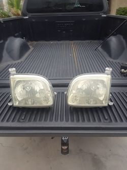 05 Toyota tundra cab head lights