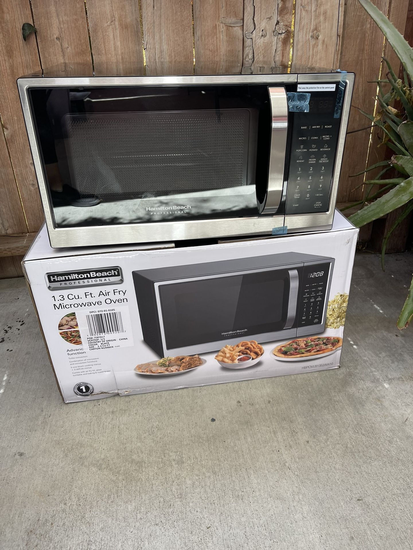 Hamilton Beach Professional 1.3 cu ft 1000 Watt Air Fry Microwave Oven - Matte Black