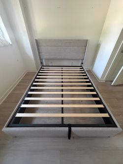 Queen Size Upholstered Storage Bed Frame with Lift-Up Storage