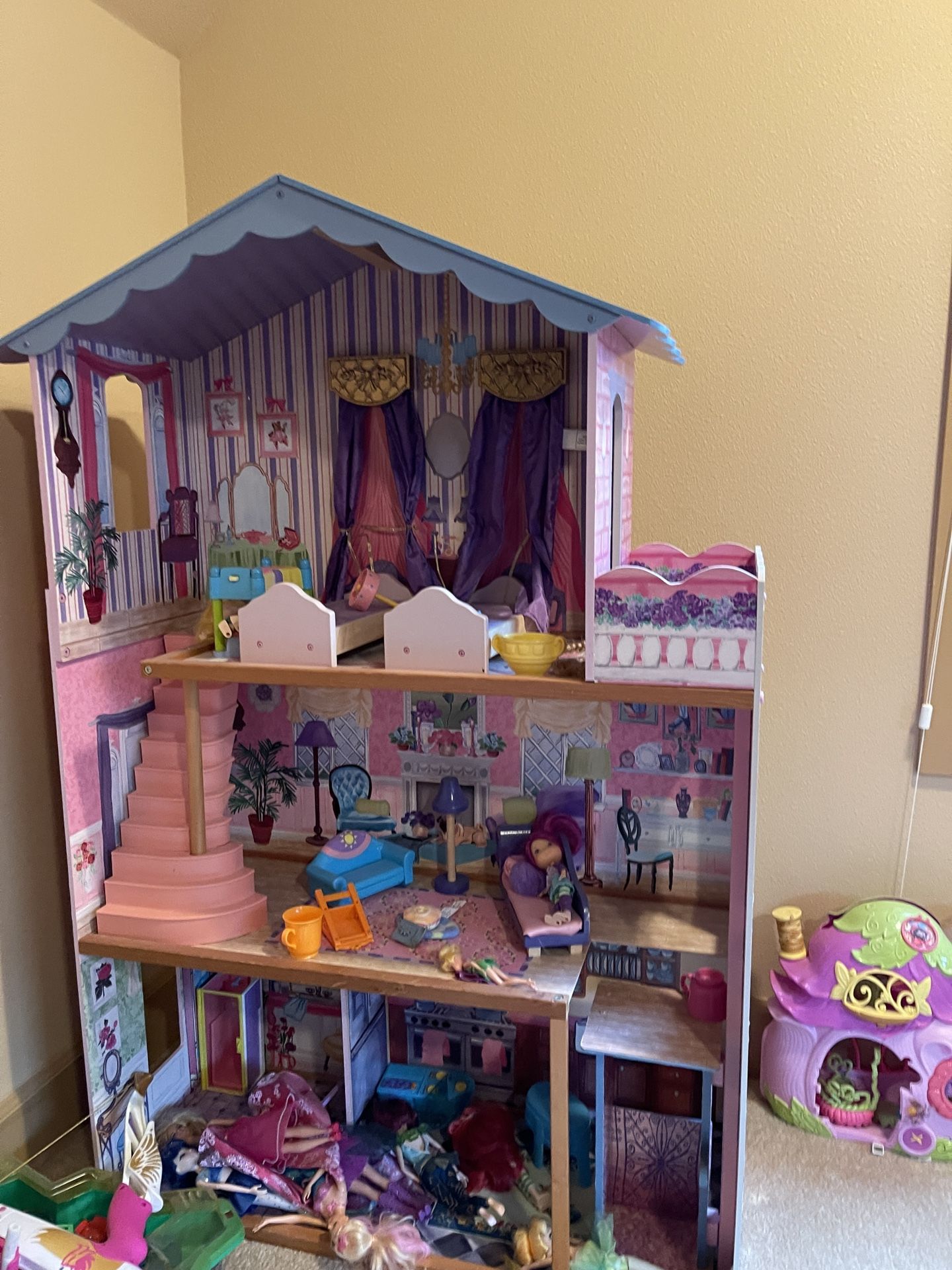 Dollhouse & Accessories