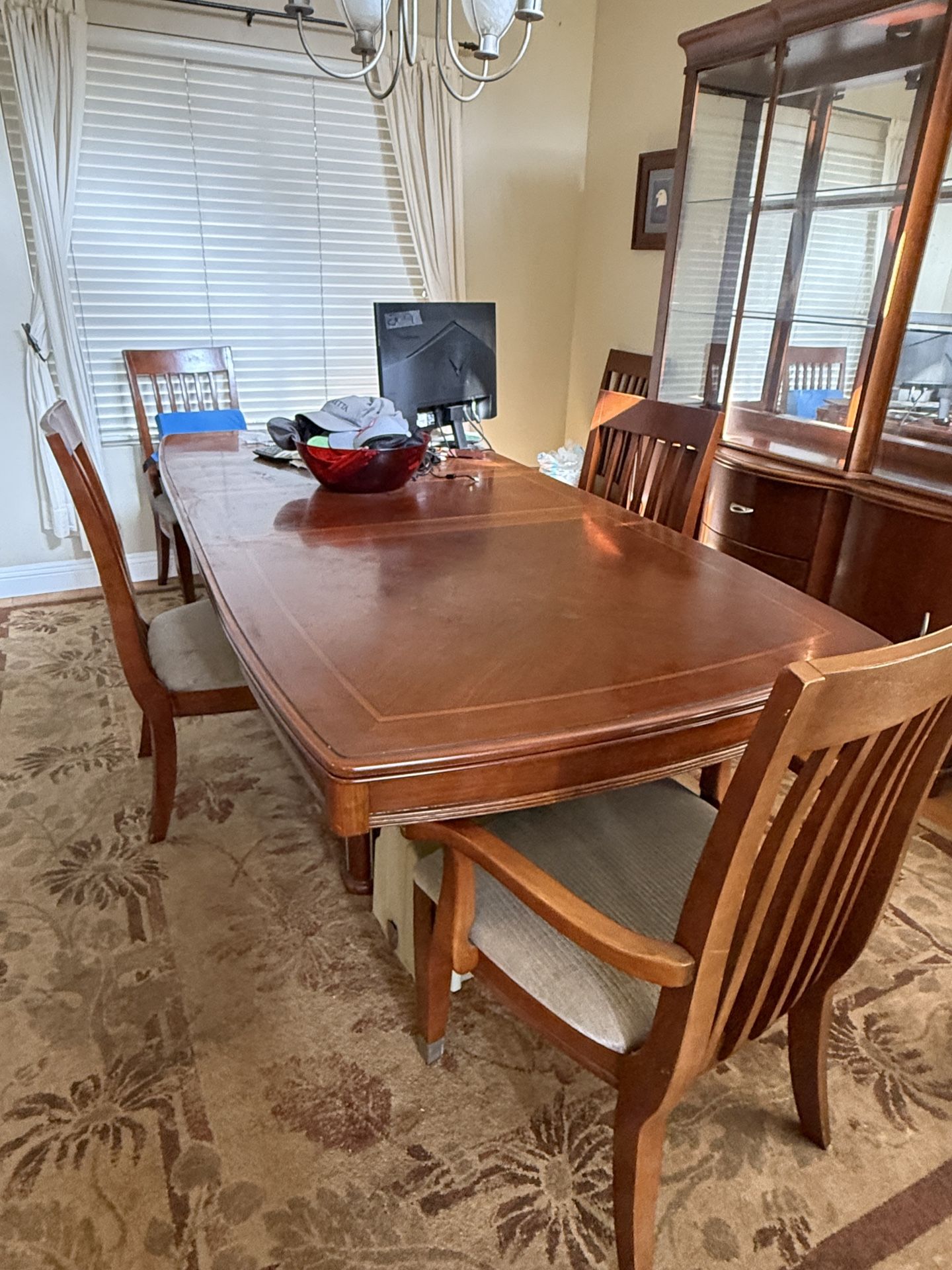 Dining Table And 6 Chairs