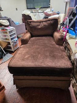 Brown Lounge Chair