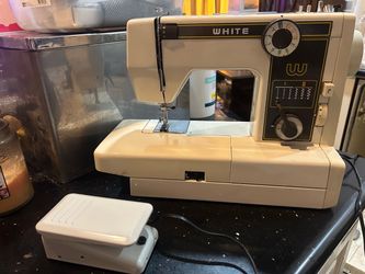 Vintage White Sewing Machine Model 999 – Heavy Duty & Fully Working