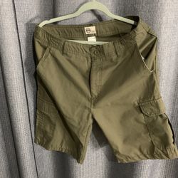 olive green shorts size 32