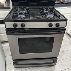 Stove / Range With Oven
