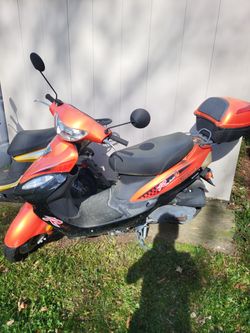 Viper and Solana moped schooters