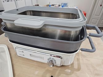 Good conditon, barely used Cuisinart Multifunctional versatile grill, pan frying, slow cook, baking, saute, griddle and steamer stacker