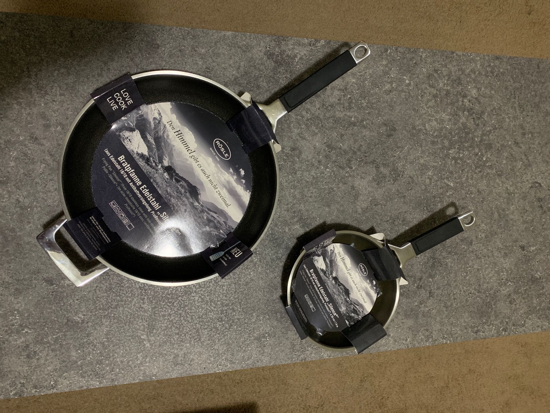 2 Frying Pan with Non-Stick Coating 32 cm and 20 cm
