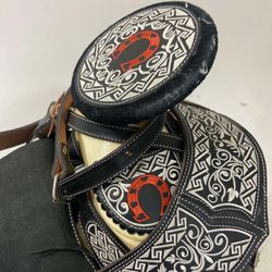 Montura charra bordada con cantinas Cuadradas