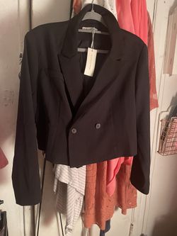 women’s short black jacket