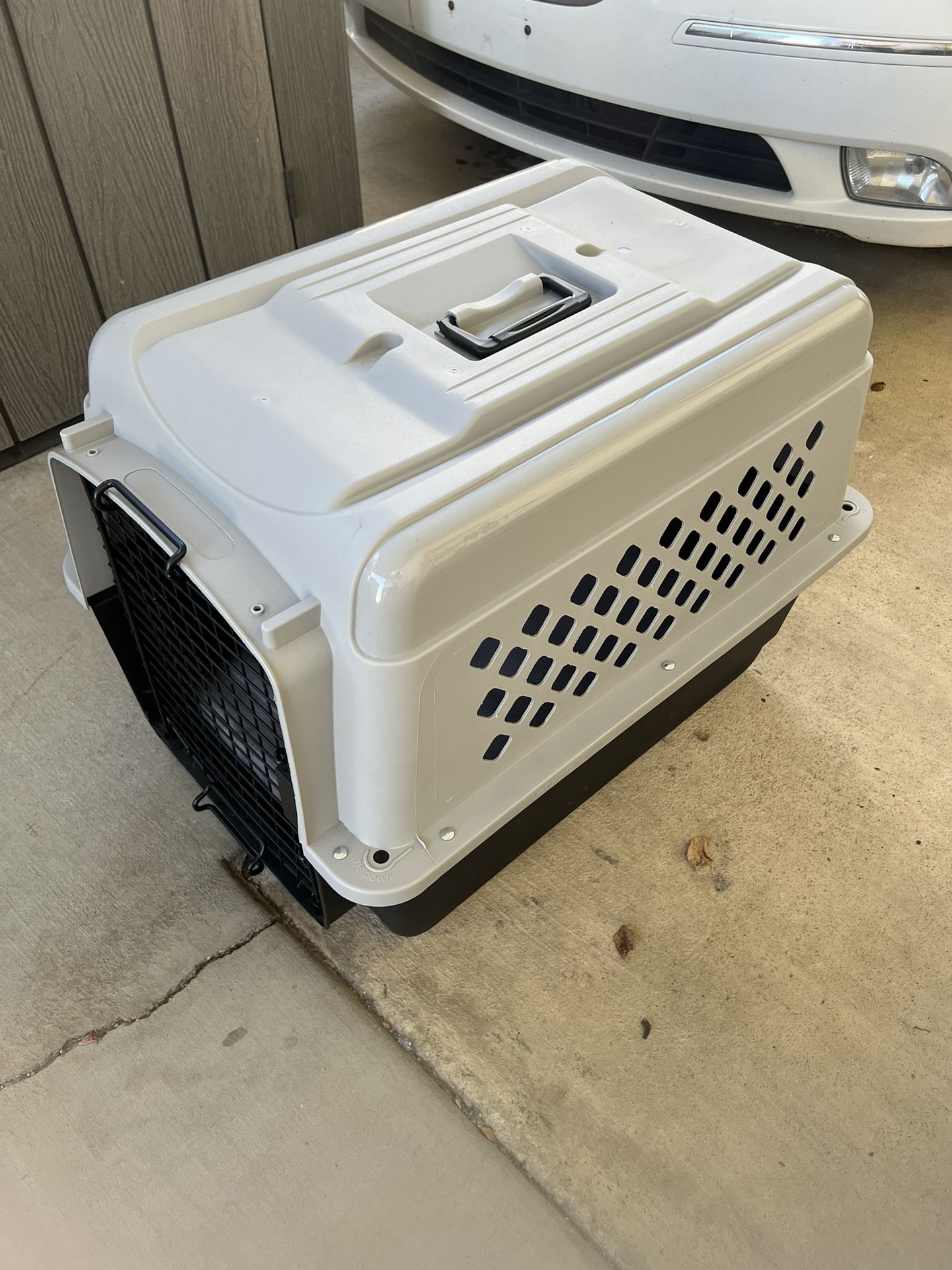 Medium Dog Crate - Like New