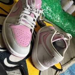 Jordan ones lows Pink