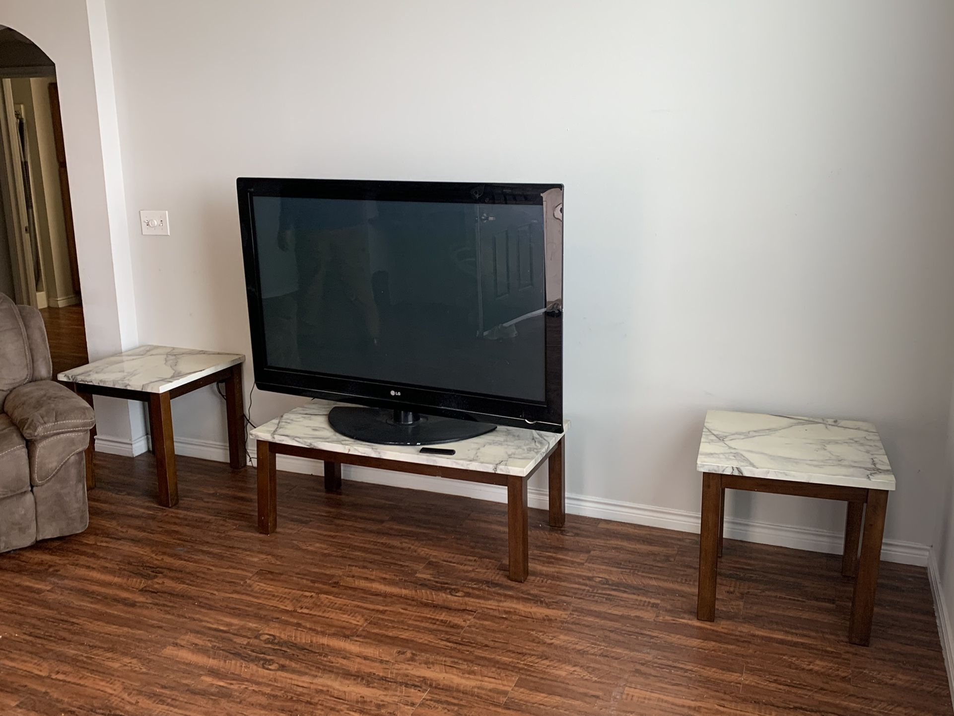 Coffe Table And End Tables