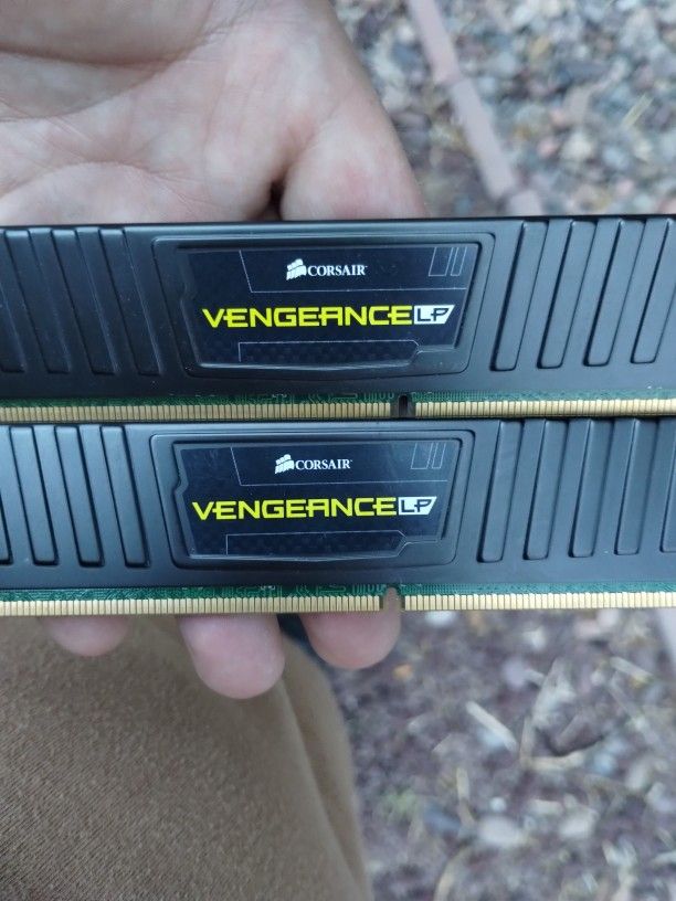 2 Corsair Vengeance LP 16Gb ,Samsung 8G ,Hybix 2Gb Memory Cards!!