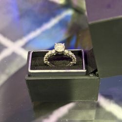 Engagement Ring 14 K Gold And 1.5 Carat Lab Grown Diamonds