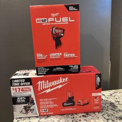 Milwaukee M12 Fuel 3/8” Stubby Impact Wrench Kit