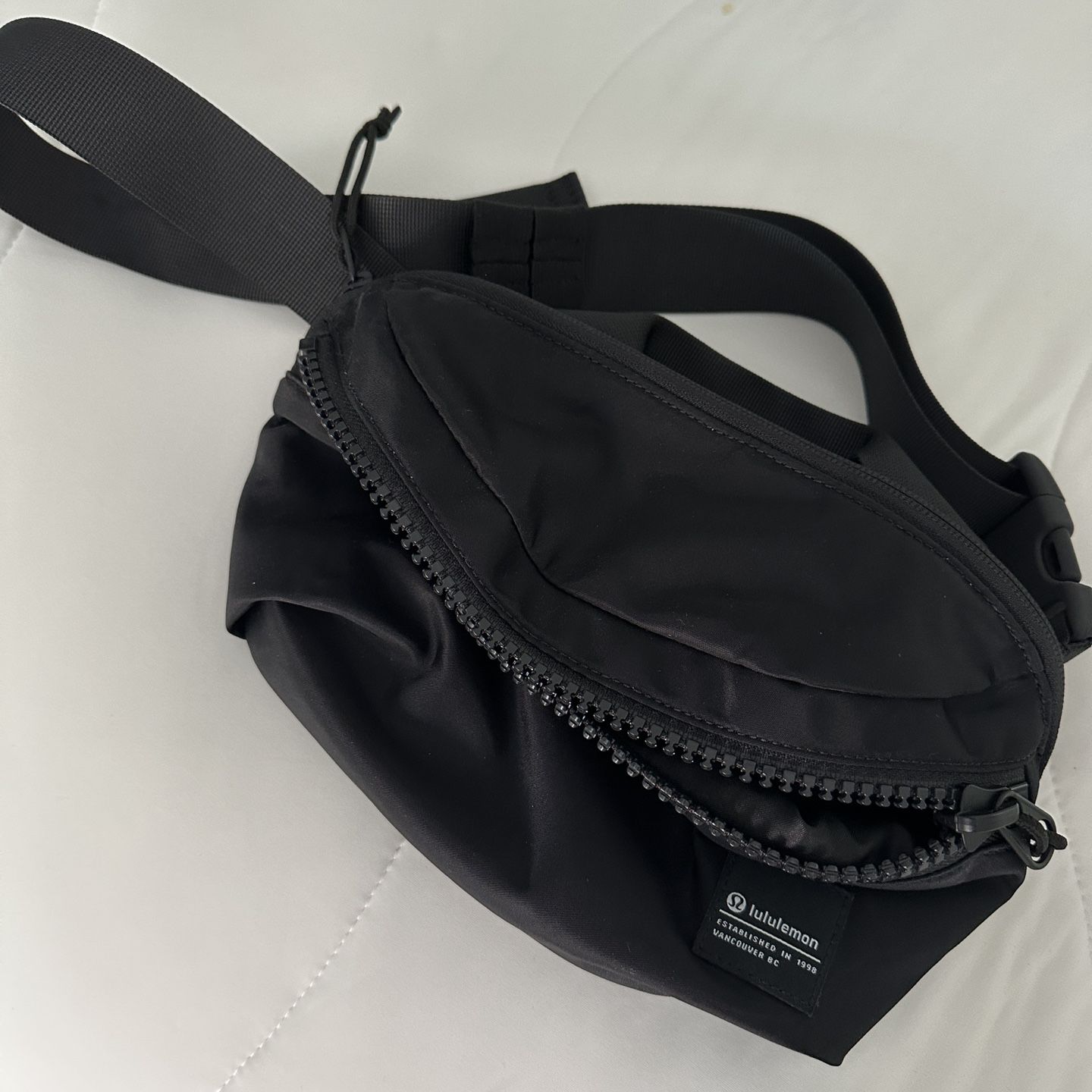 celebrities lululemon belt bag Kylie Kelce's beloved Everywhere Belt Bag now comes in trendy butter yellow