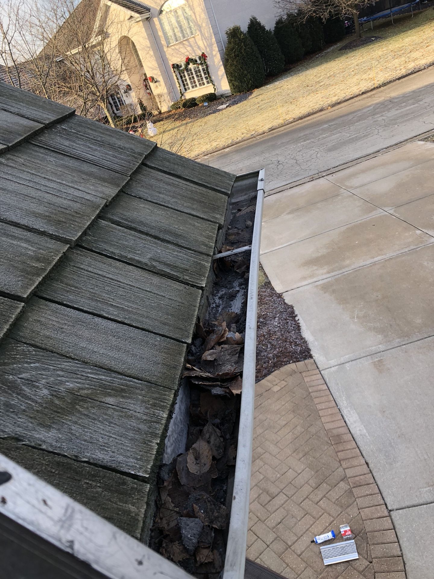 Gutters cleaning