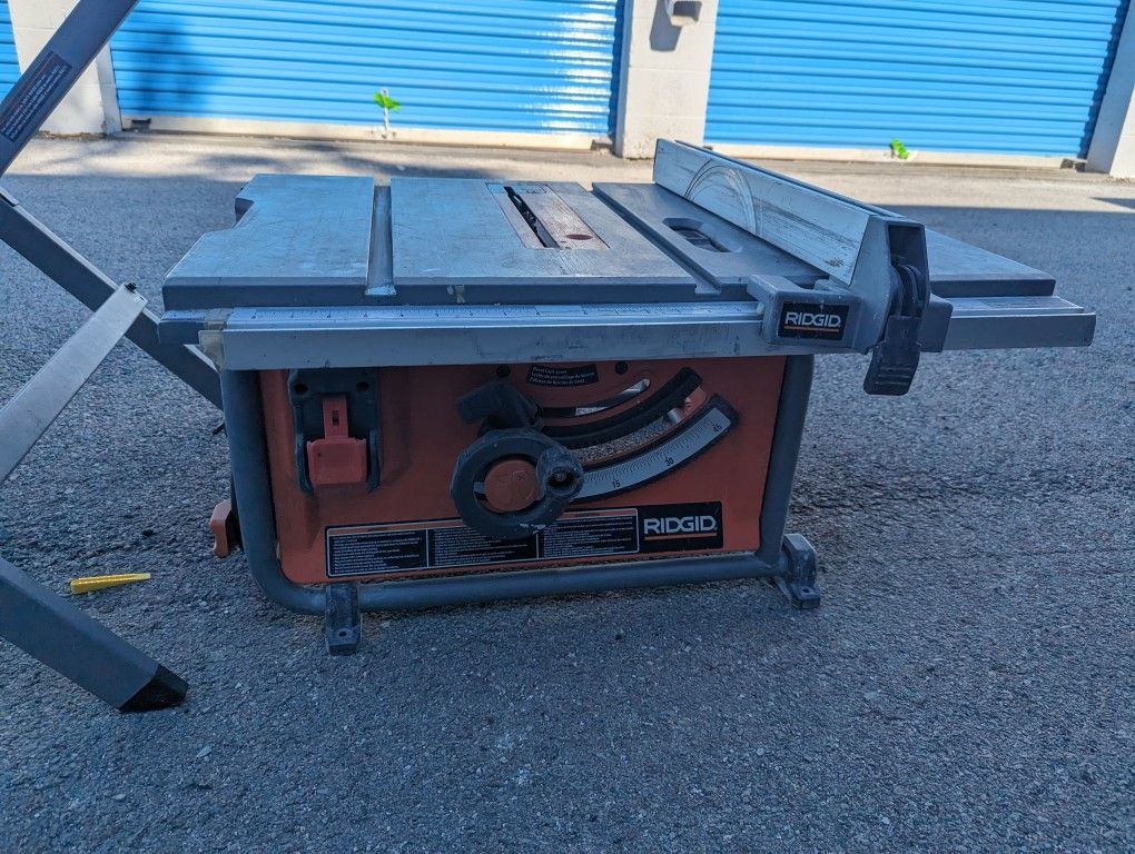 Ridgid Table Saw Like New (Doesn't Turn On)