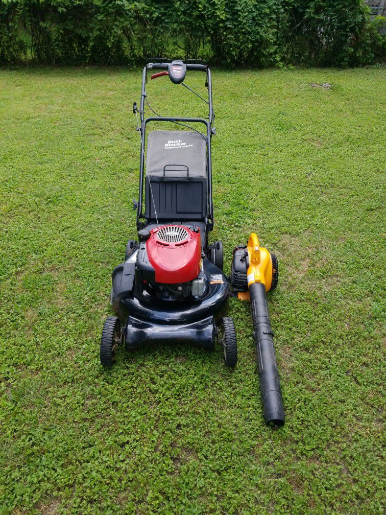 Craftsman Self propelled 6.75 Engine with a free gas blower 