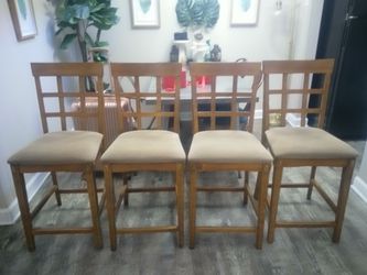 4 nice table chairs!
