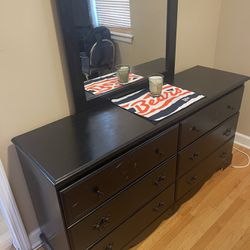 Black dresser With Mirror 