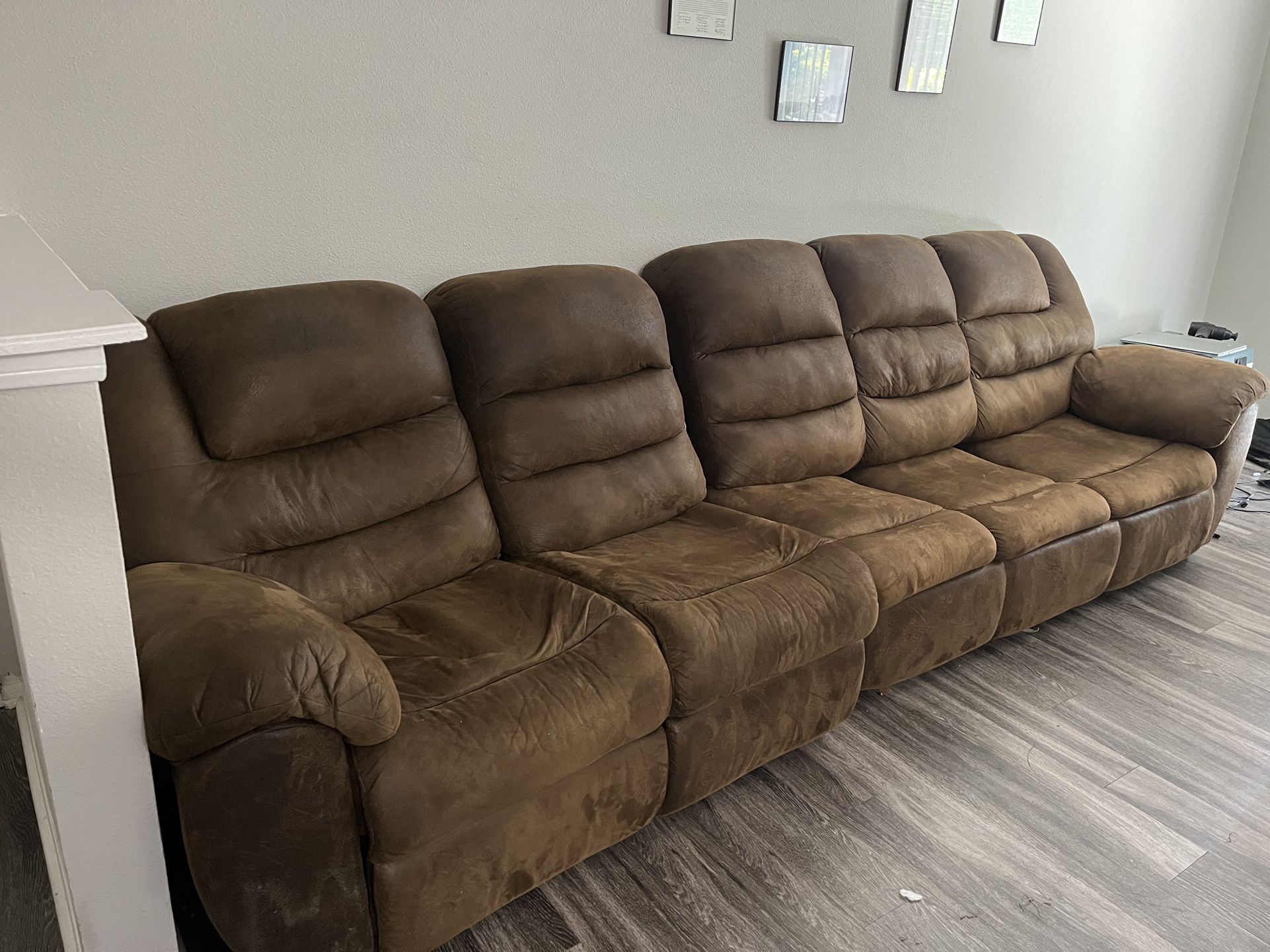 Brown Dual Recliner couch (with Pull Out Bed)