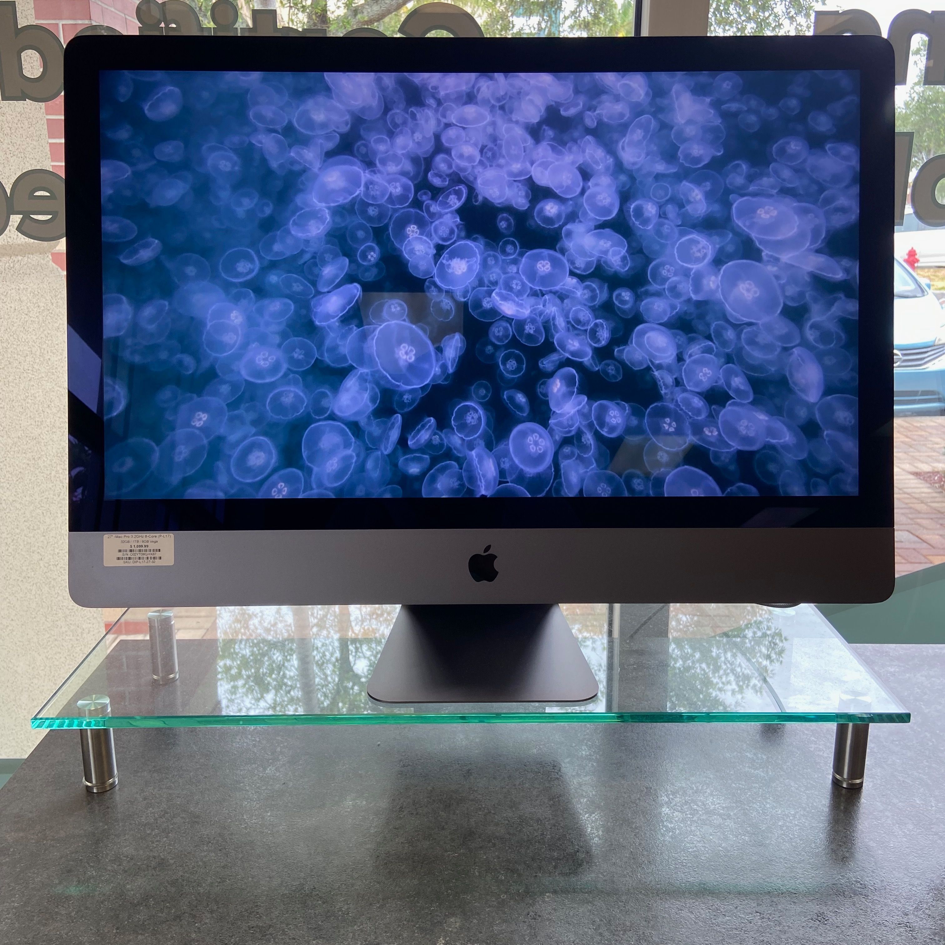 Apple iMac Pro 27β β 3.2GHz 8-Core / 32GB RAM / 1TB SSD / 8GB Vega GPU