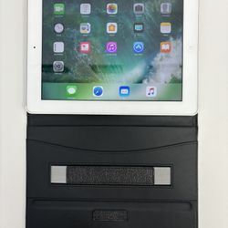 IPad 4th Gen 13GB, Anker Wireless Keyboard, and 12W USB Power Adapter 