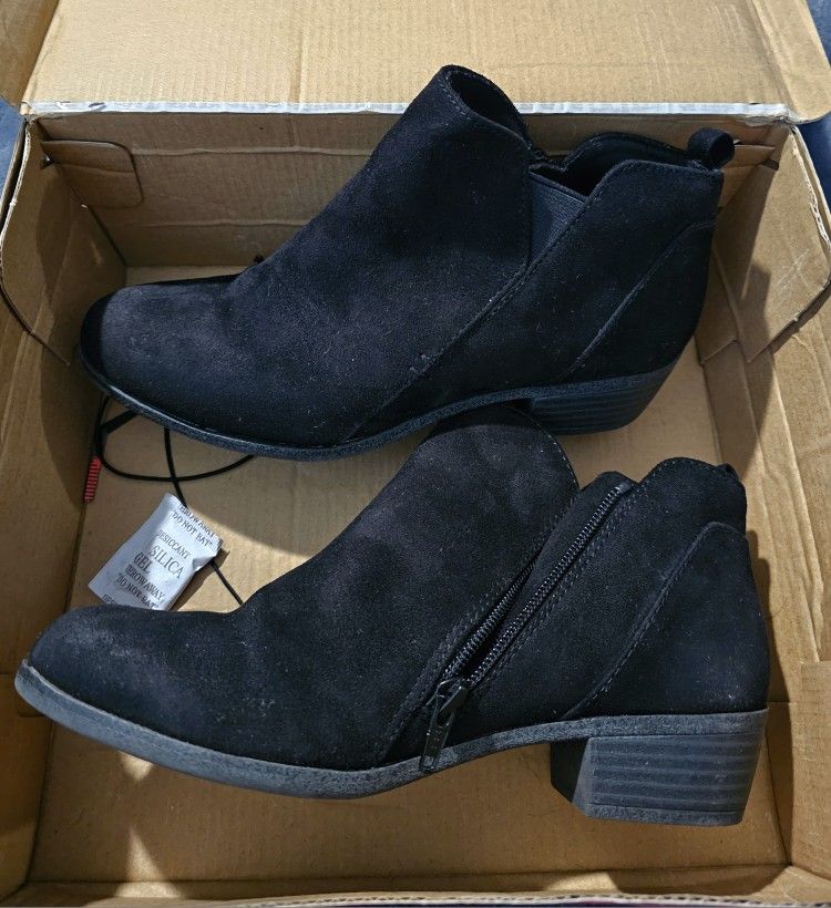 Arizona Cute Black Booties Size 7.5
