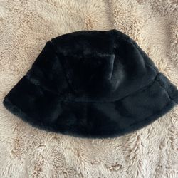 Faux fur bucket hat