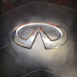 2017 Q60 Grille Emblem 
