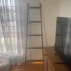 Decrotive Ladder