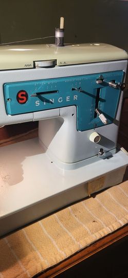 Singer sewing machine w/case