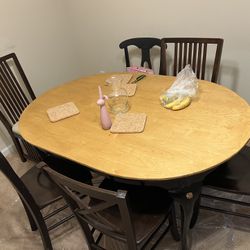 Dining Table With 4 Chairs And 2 Additional cushion Chairs