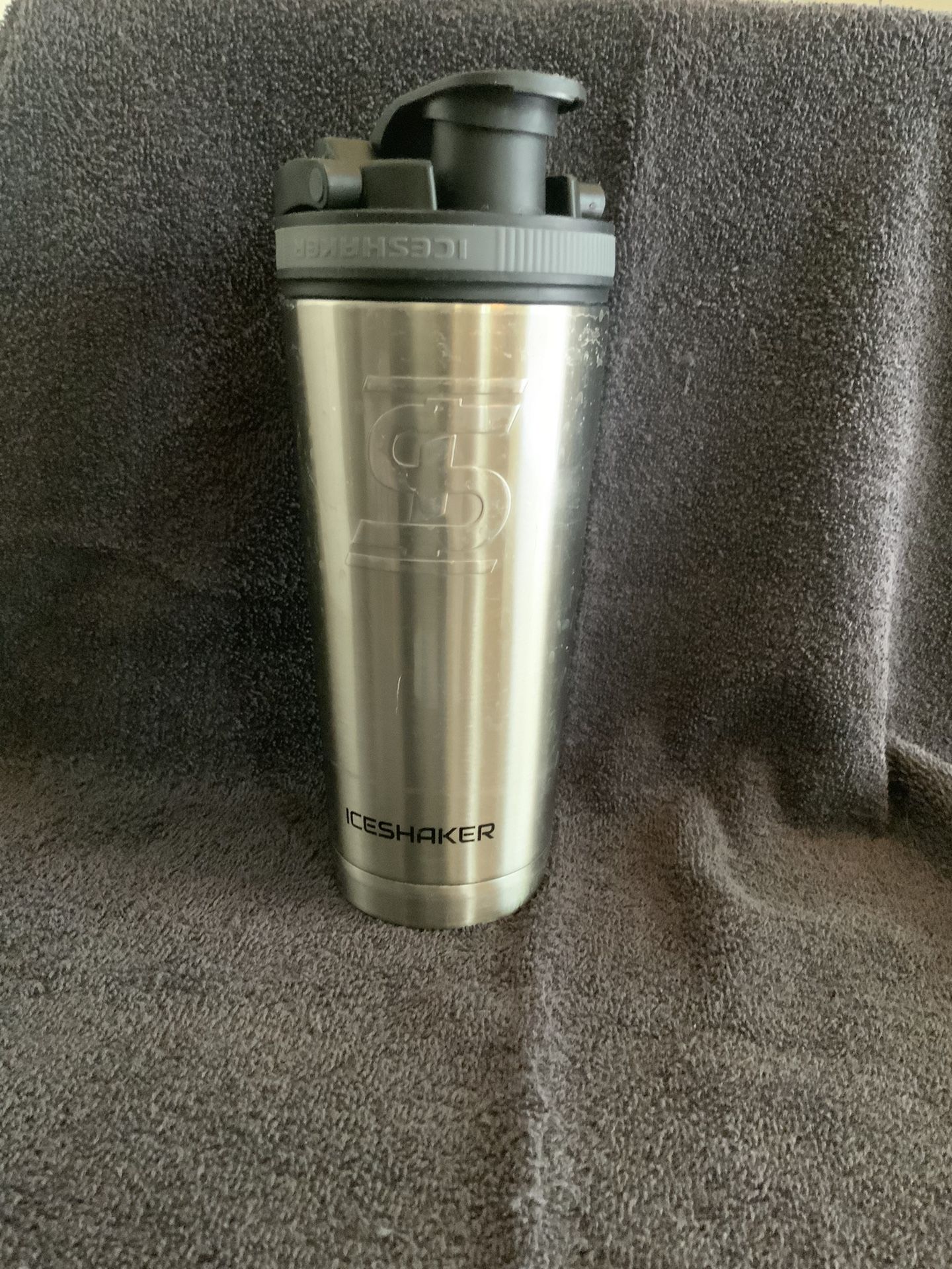 26 Oz Ice Shaker Insulated Bottle
