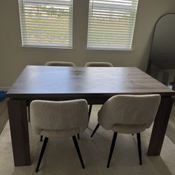 Dining Table & Chairs Set 