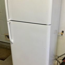 Frigidaire Refrigerator. 18 Cu Ft
