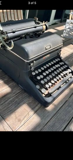 Antique typewriter from 1938