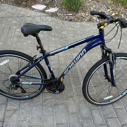 Schwinn Trailway Men’s 700cc/28” Hybrid Bike