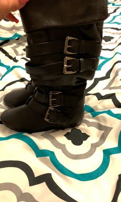 Girls black boots