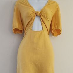 Forever 21 Mini Dress with front and back cutouts and short pheasant sleeves Size :M Color : Yellow 