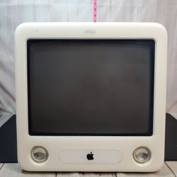 @CHV.  OLD APPLE MAC EMAC  ALL IN ONE DESKTOP COMPUTER 