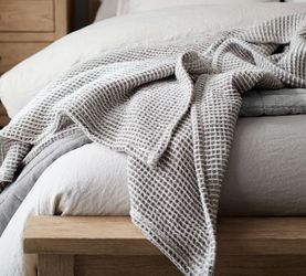 NWT Pottery Barn Gray Waffle Knit Throw Blanket
