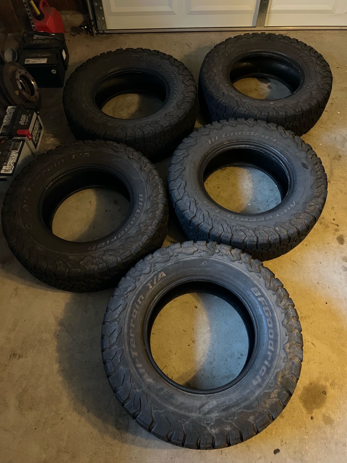 Set of 5 used BFG KO2 tires 275/70/17